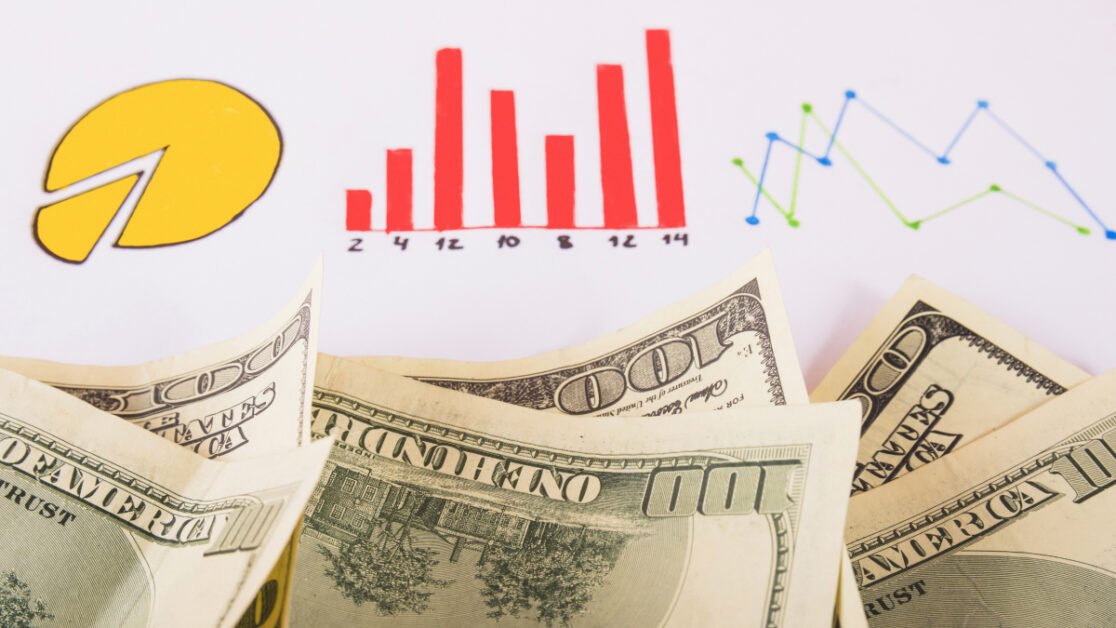 Hình ảnh một người chơi đang phân tích các chiến thuật Tài Xỉu Go88 trên giao diện game